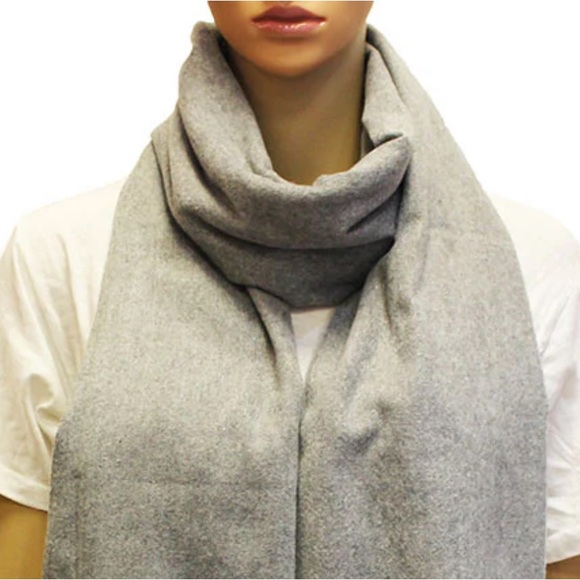 600. Soft Grey Fringe Scarf NEW Item NWT One Size - Picture 2 of 3